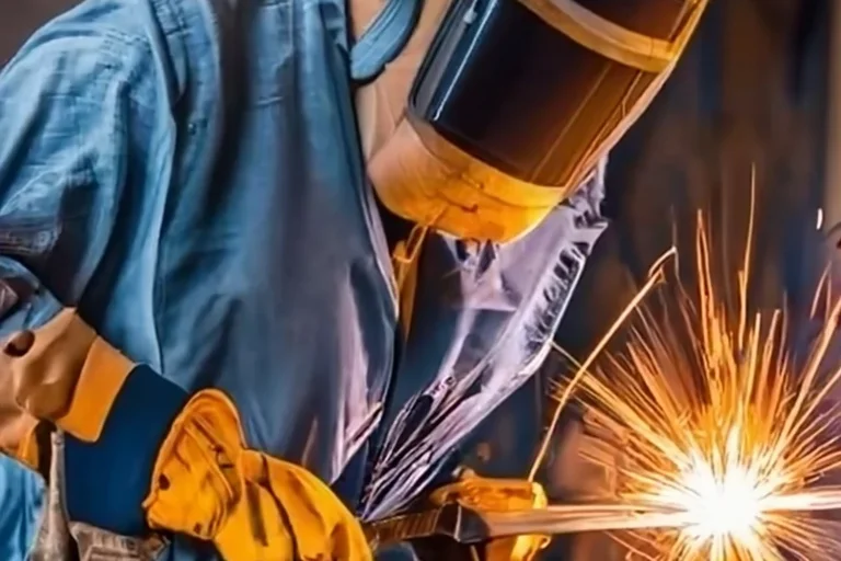 Welding tools and PPE for marine safety in Egypt